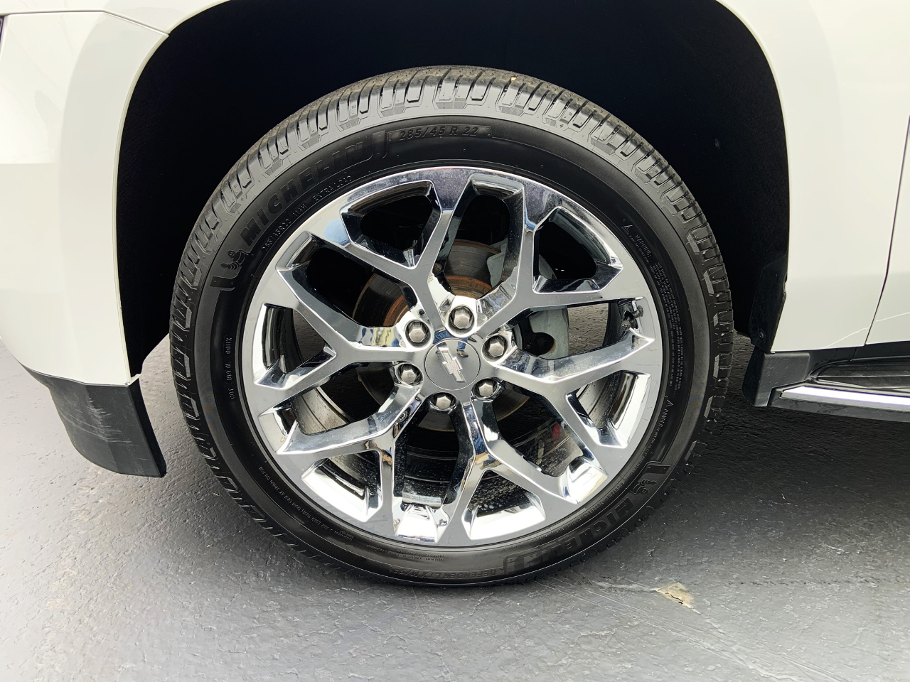 2018 Chevrolet Suburban 1500 Premier photo 2