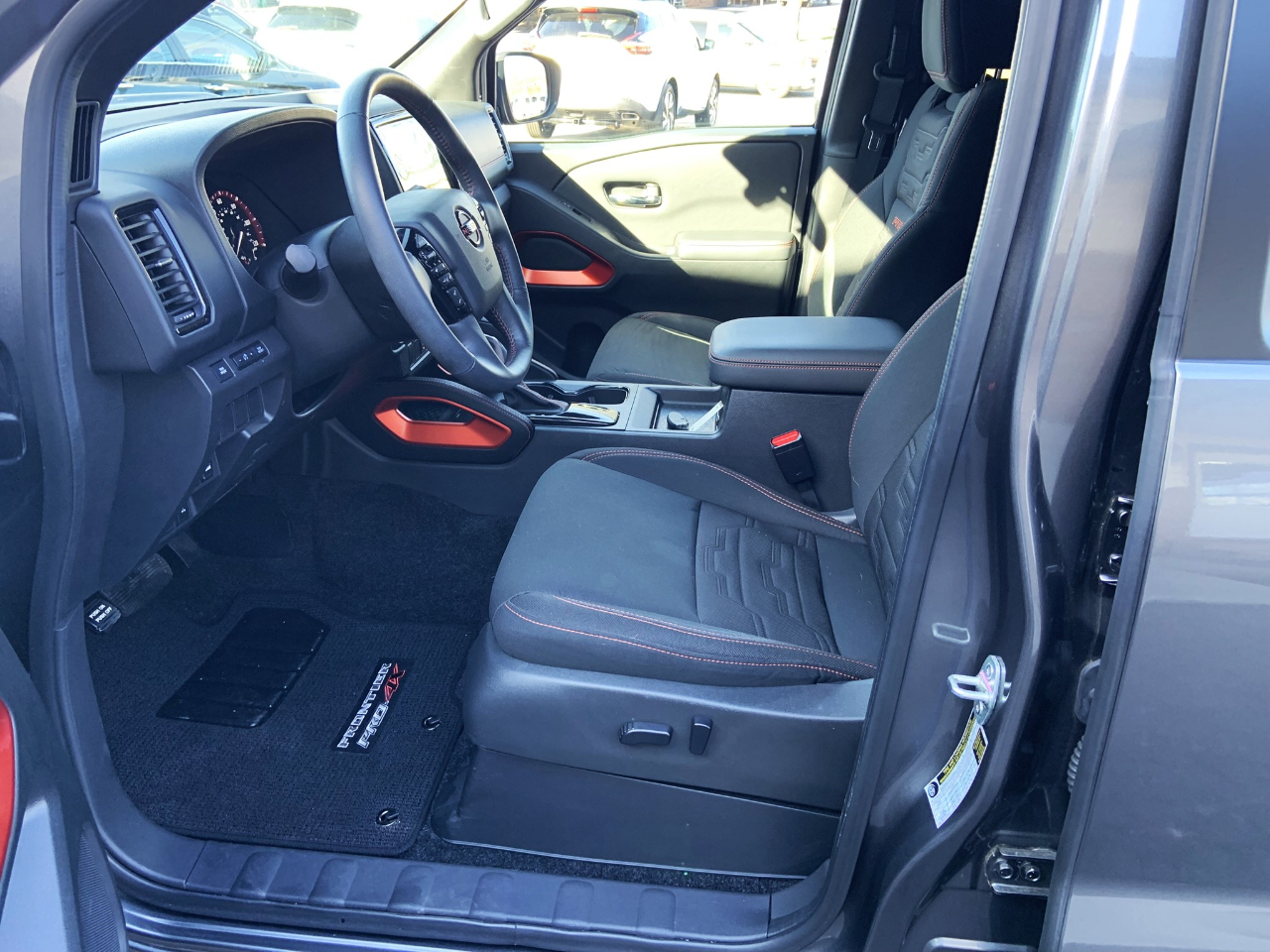 Nissan Frontier Crew Cab 4x4 PRO-4X Auto 2023