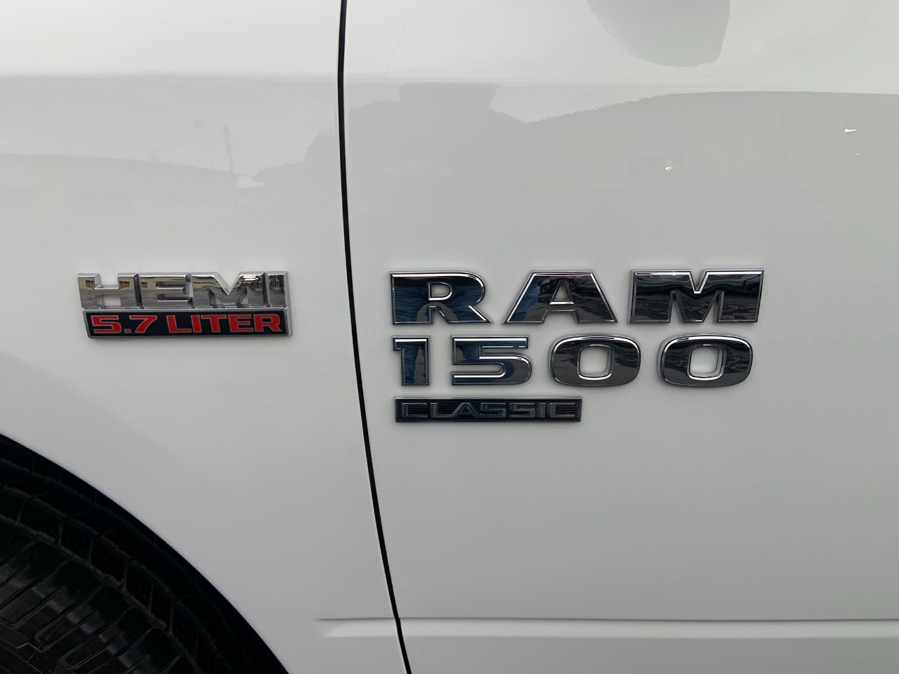 RAM 1500 Classic SLT 4x4 Crew Cab 5'7" Box 2020