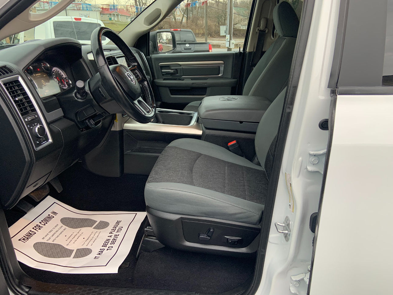 RAM 1500 Classic SLT 4x4 Crew Cab 5'7" Box 2020