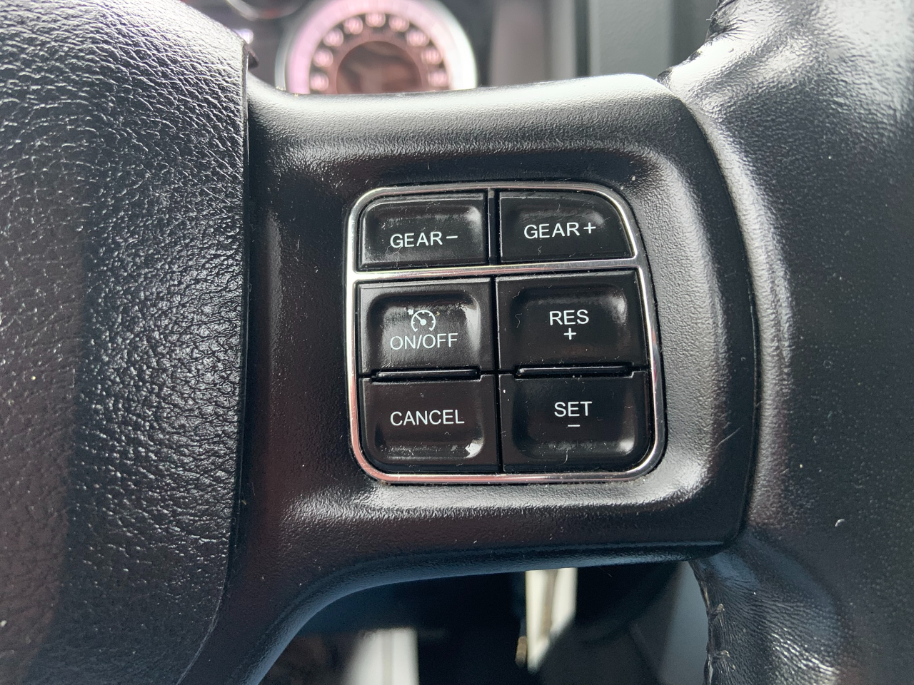 RAM 1500 Classic SLT 4x4 Crew Cab 5'7" Box 2020