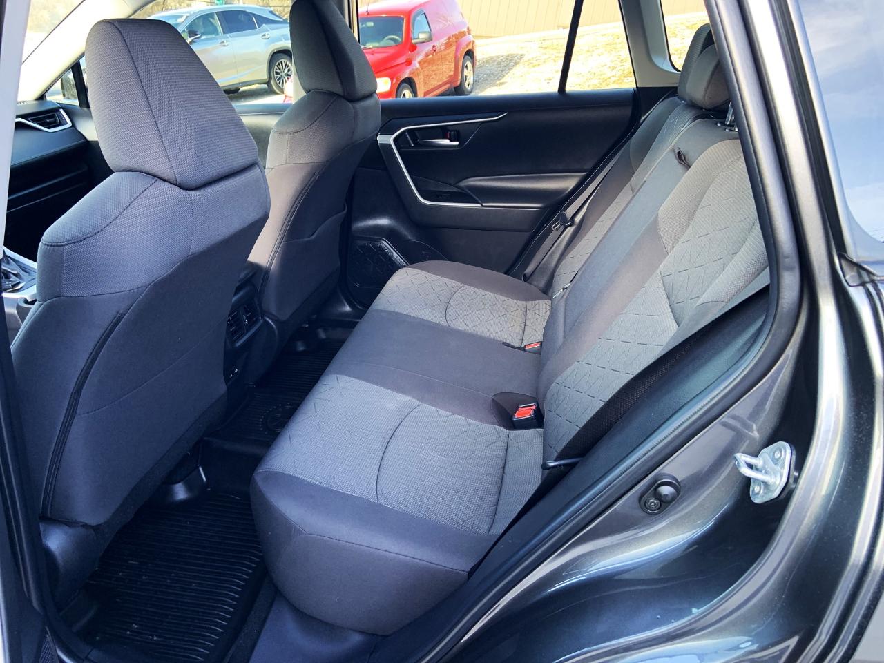 Toyota RAV4 XLE FWD (Natl) 2022