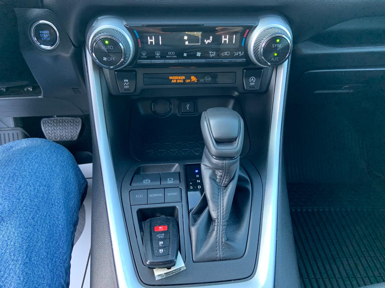 Toyota RAV4 XLE FWD (Natl) 2022