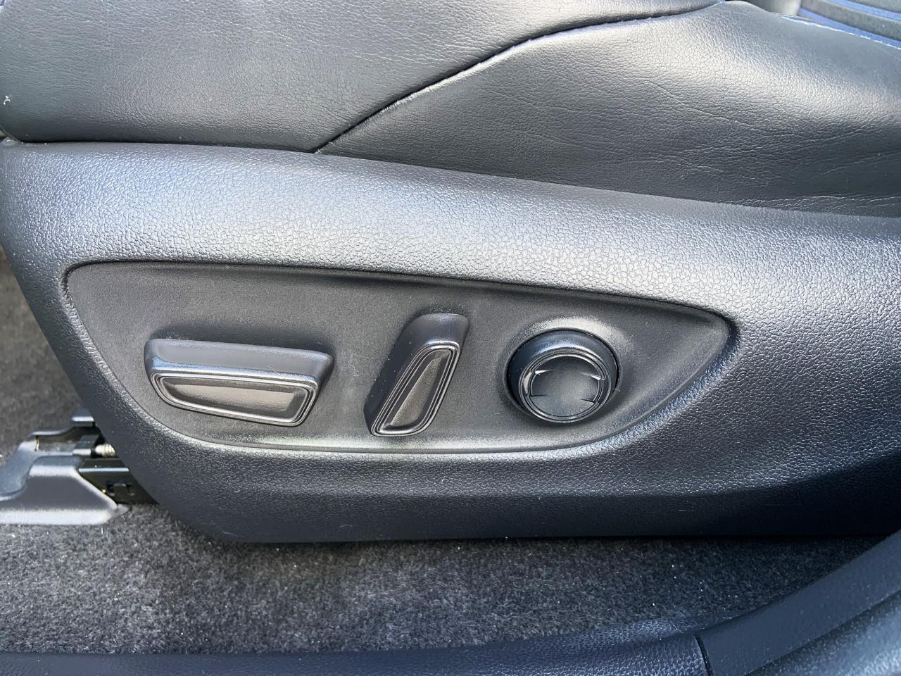 Toyota RAV4 Hybrid XSE AWD (Natl) 2020