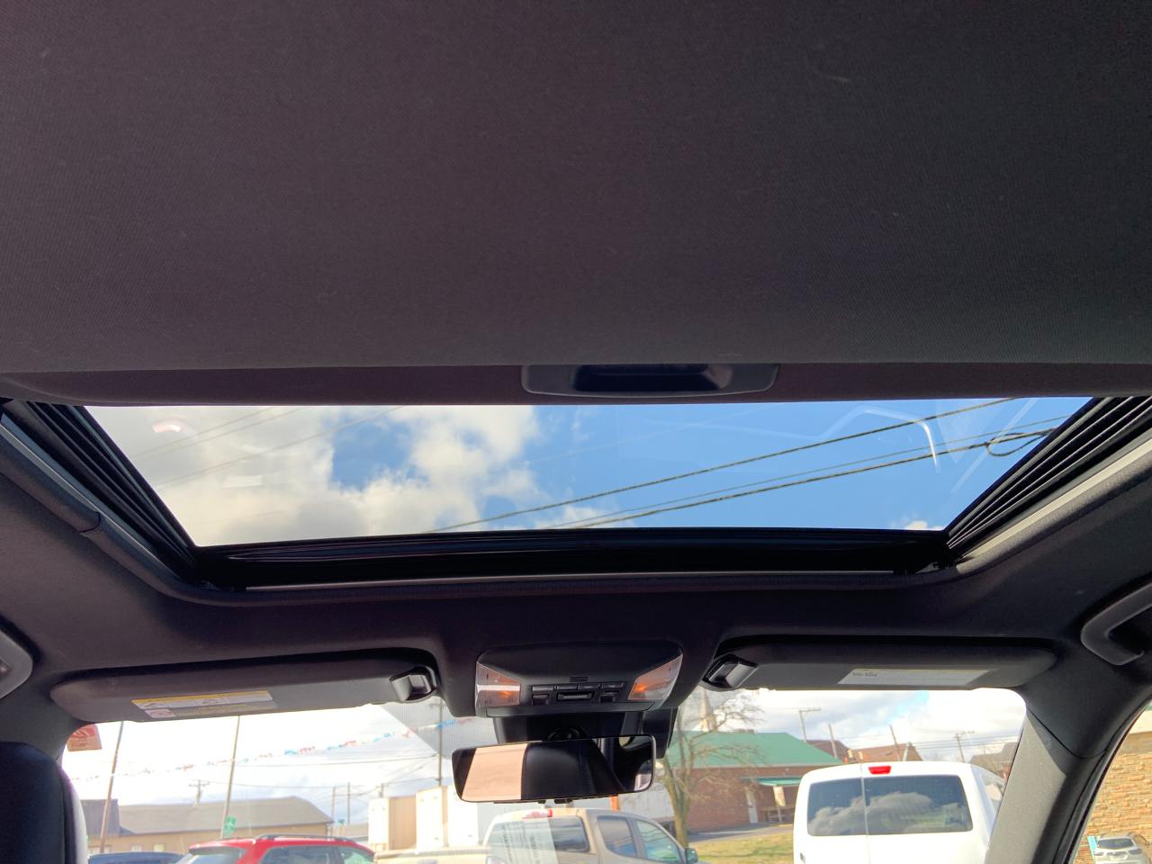 Toyota RAV4 Hybrid XSE AWD (Natl) 2020