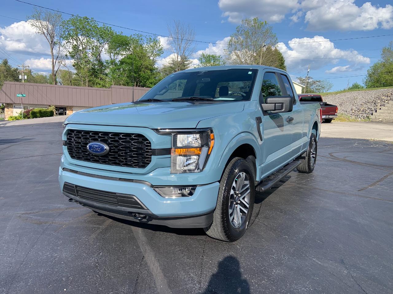 2023 Ford F-150 XLT 4WD SuperCab 8' Box