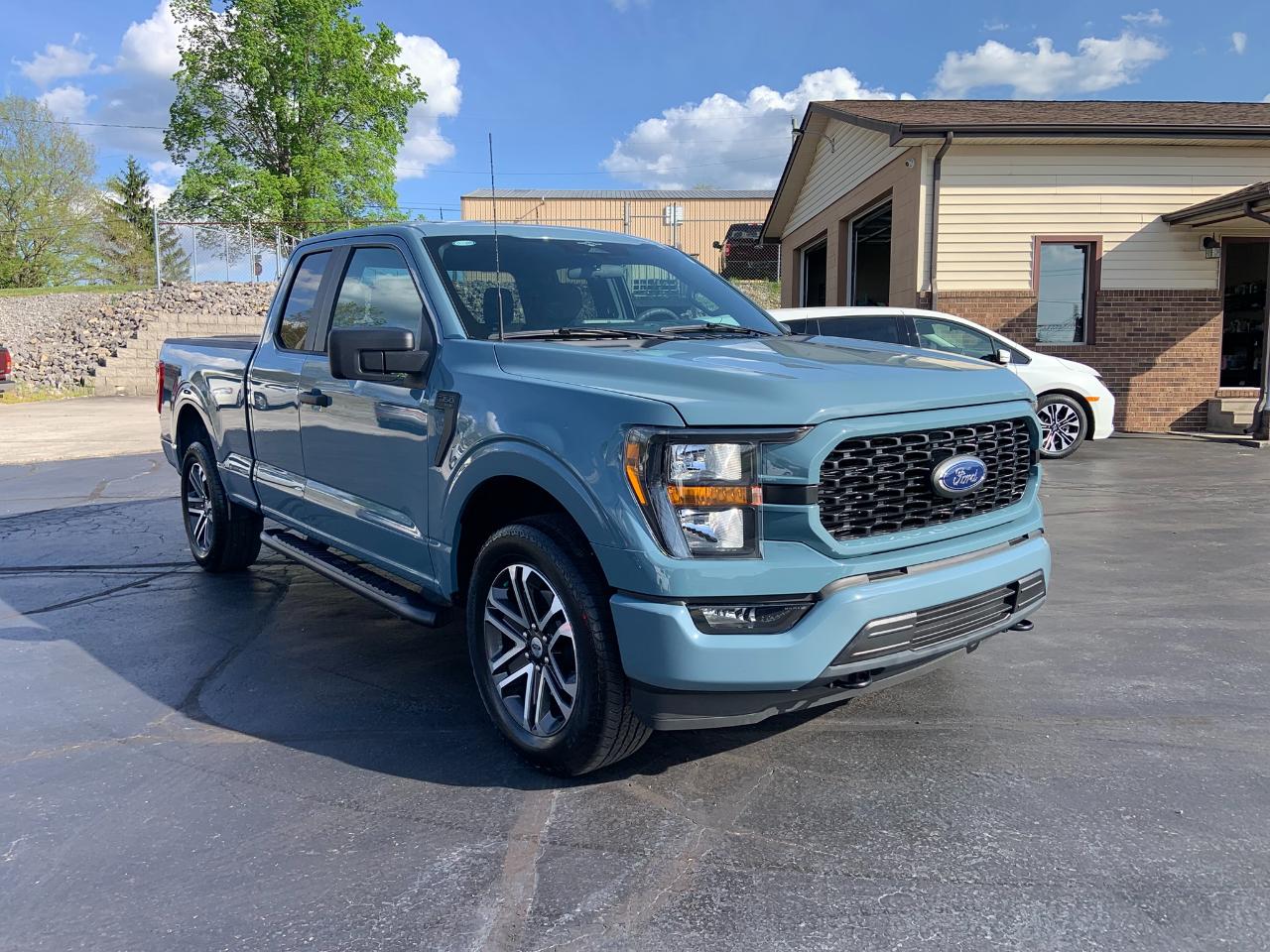 Ford F-150 XLT 4WD SuperCab 8' Box 2023
