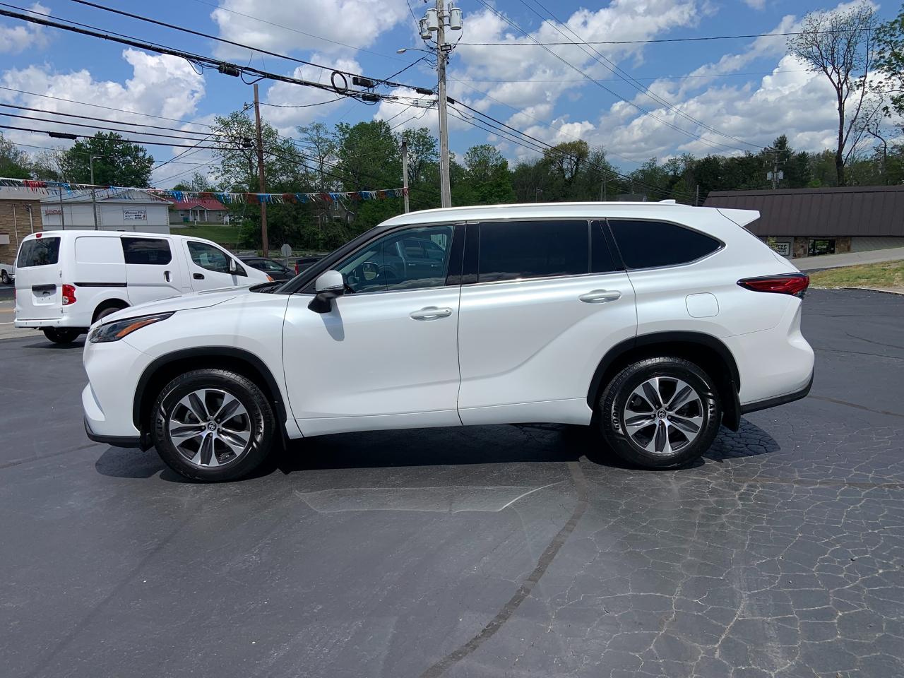 Toyota Highlander XLE AWD (Natl) 2022