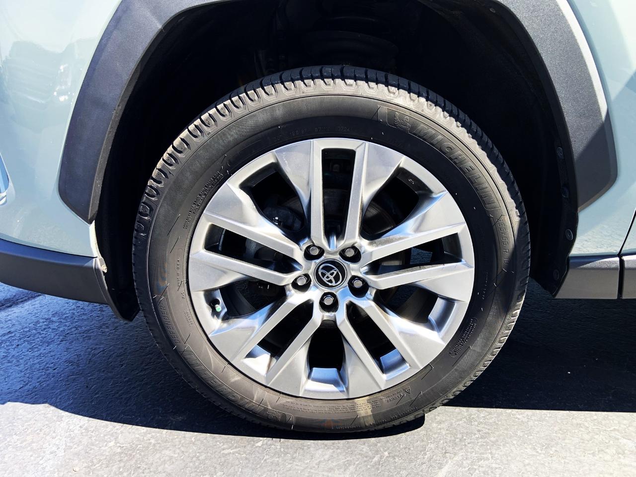 Toyota RAV4 XLE Premium AWD (Natl) 2020