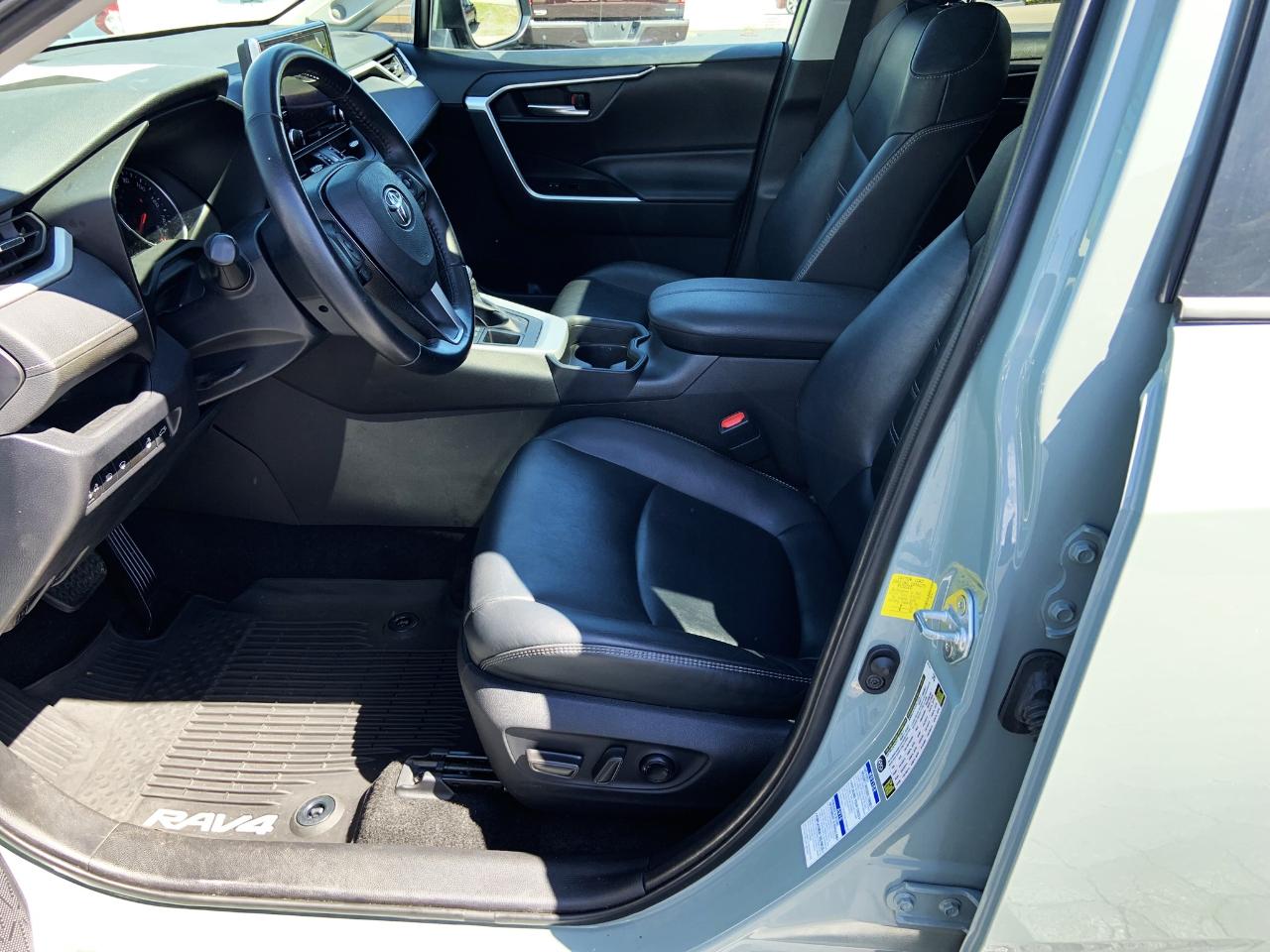 Toyota RAV4 XLE Premium AWD (Natl) 2020