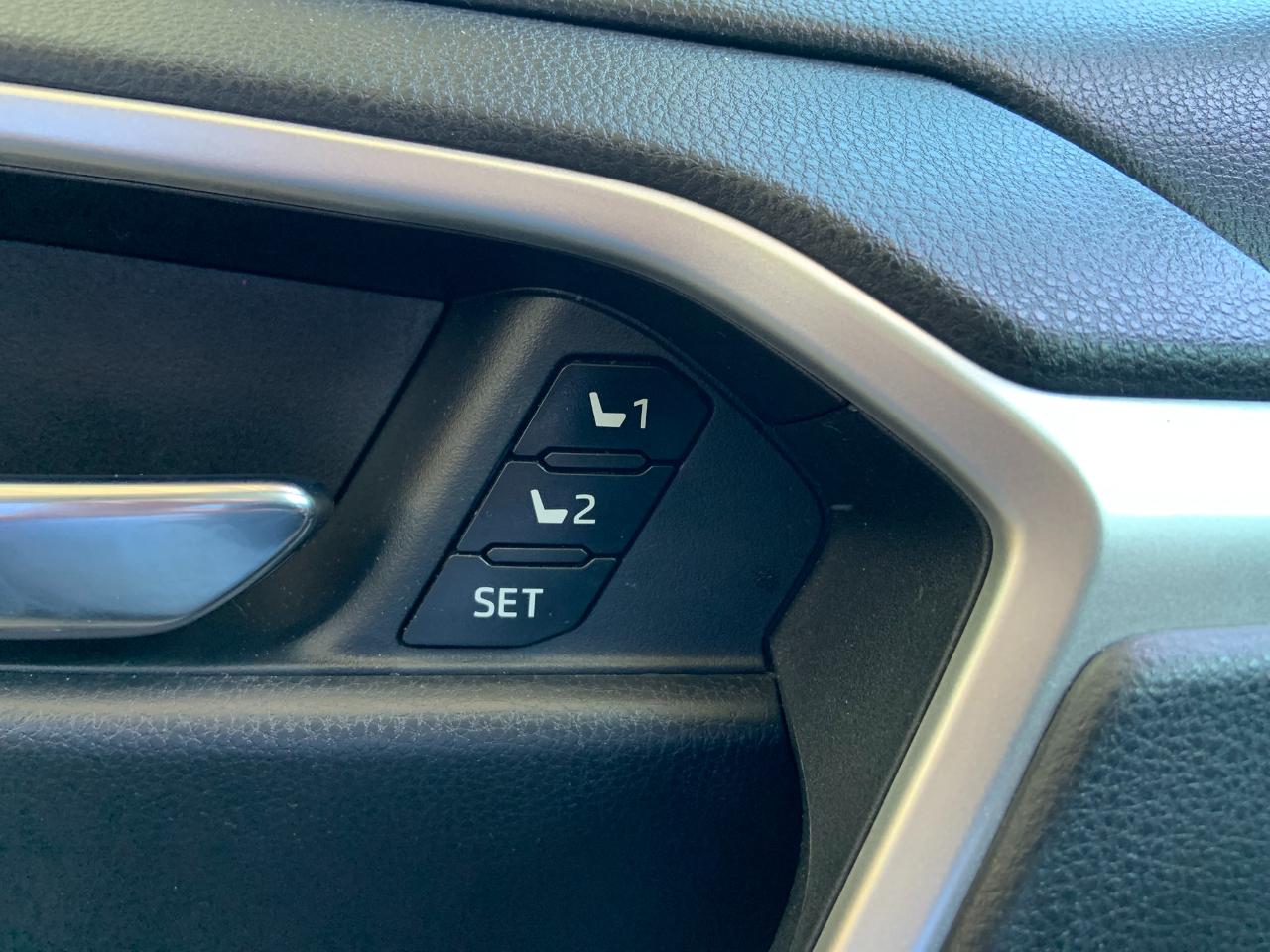 Toyota RAV4 XLE Premium AWD (Natl) 2020