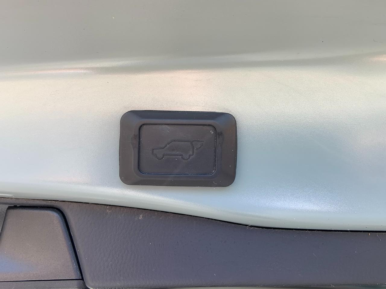 Toyota RAV4 XLE Premium AWD (Natl) 2020