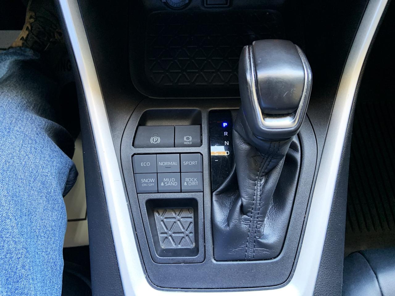 Toyota RAV4 XLE Premium AWD (Natl) 2020