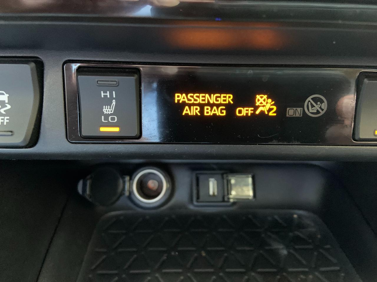 Toyota RAV4 XLE Premium AWD (Natl) 2020