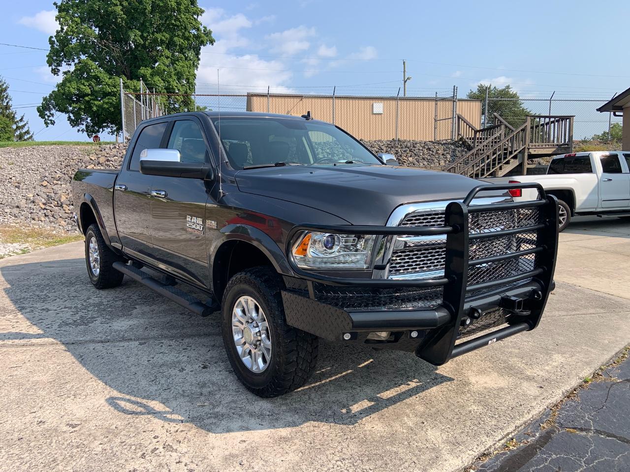 RAM 2500 Laramie 4x4 Crew Cab 6'4" Box 2017