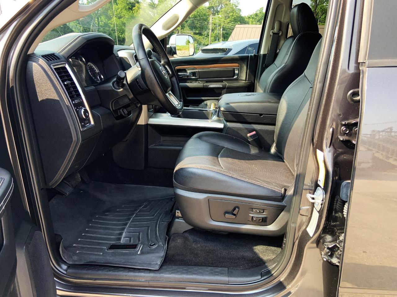 RAM 2500 Laramie 4x4 Crew Cab 6'4" Box 2017