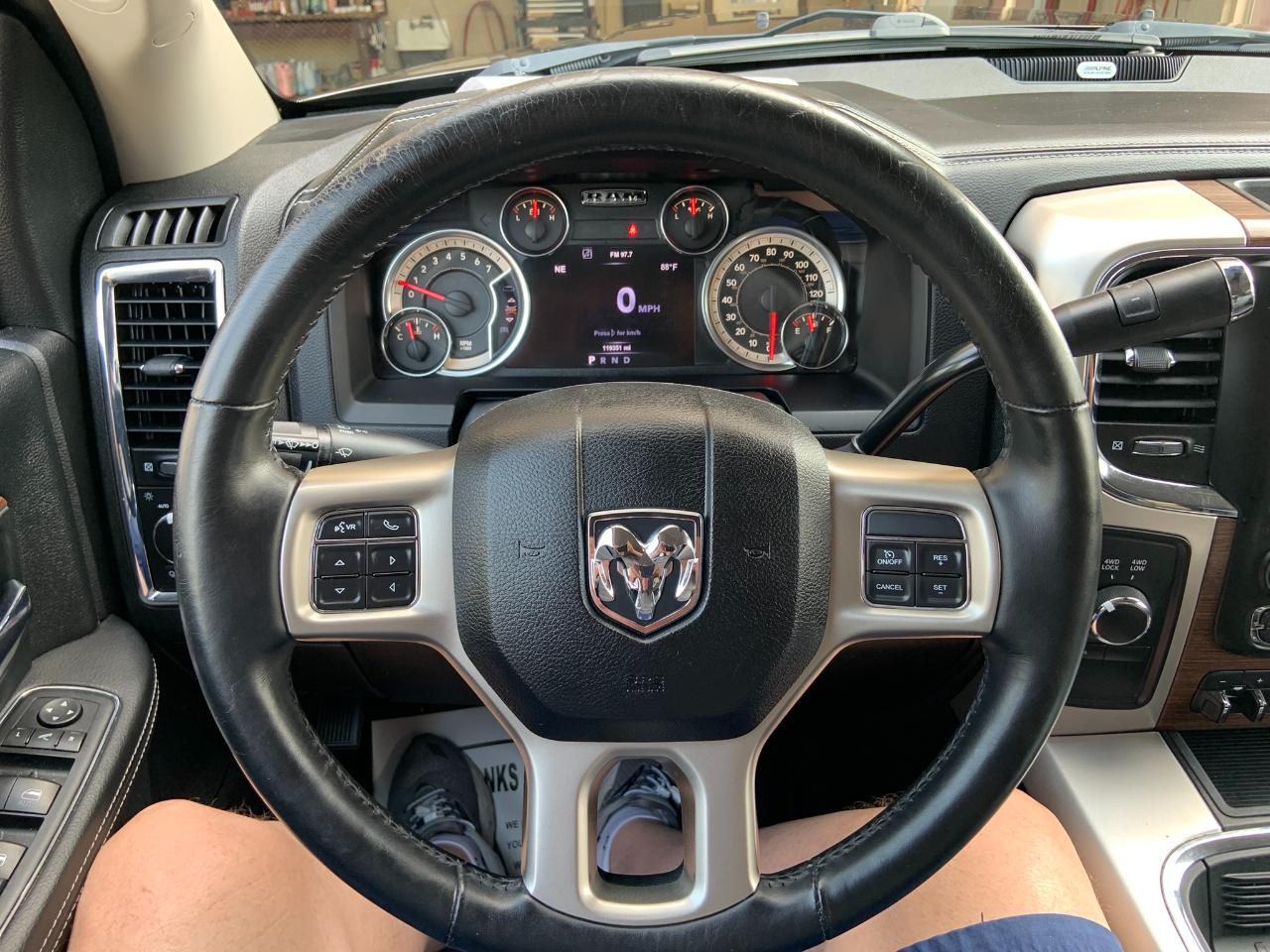 RAM 2500 Laramie 4x4 Crew Cab 6'4" Box 2017
