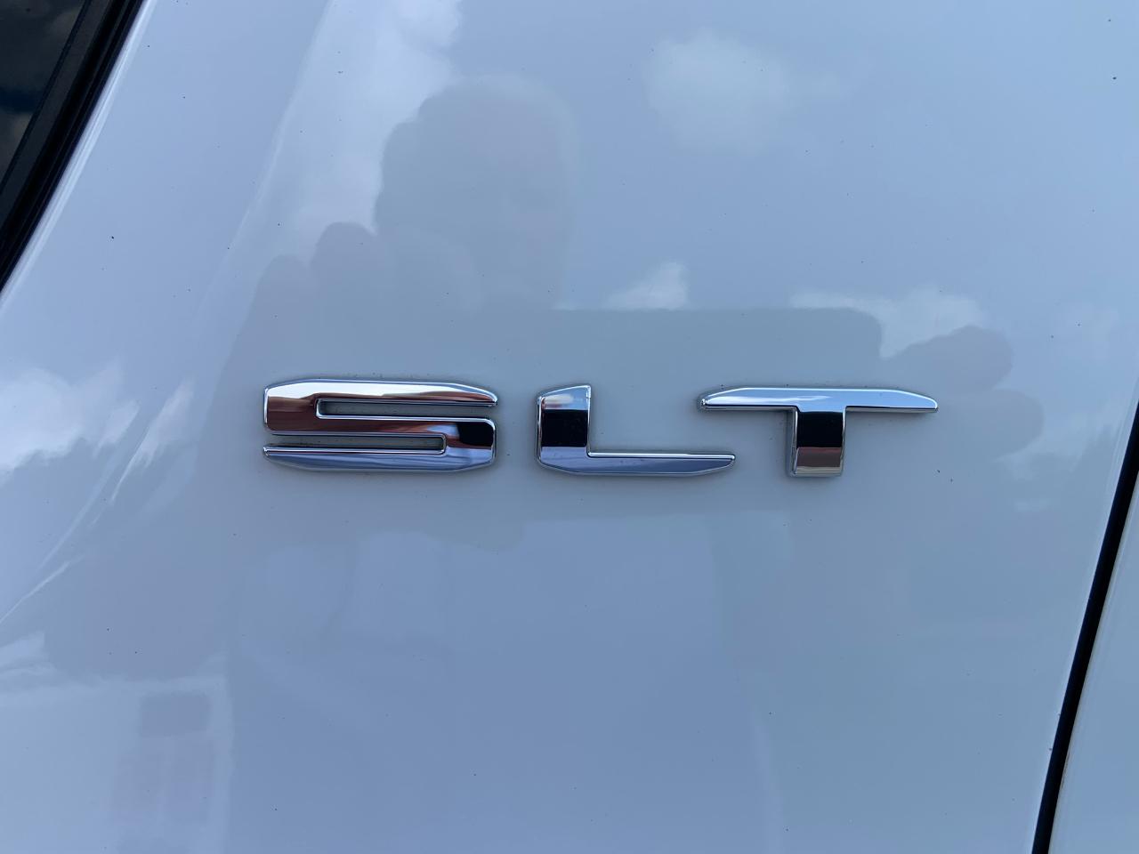 GMC Acadia FWD 4dr SLT 2023