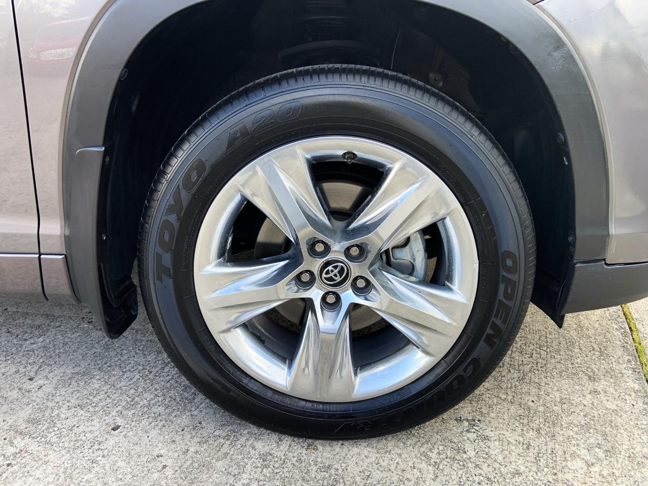 Toyota Highlander Limited V6 AWD (Natl) 2019