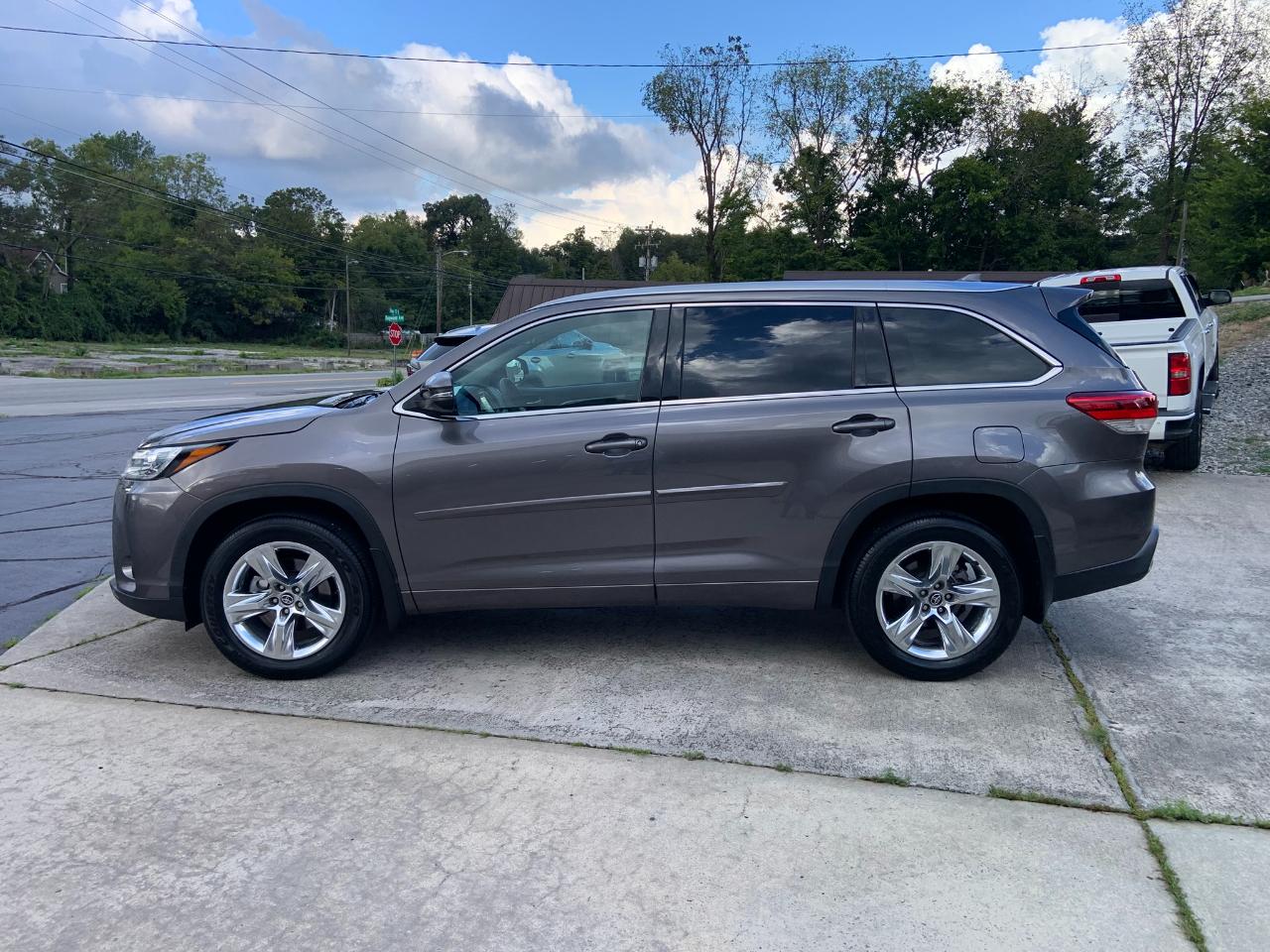 Toyota Highlander Limited V6 AWD (Natl) 2019