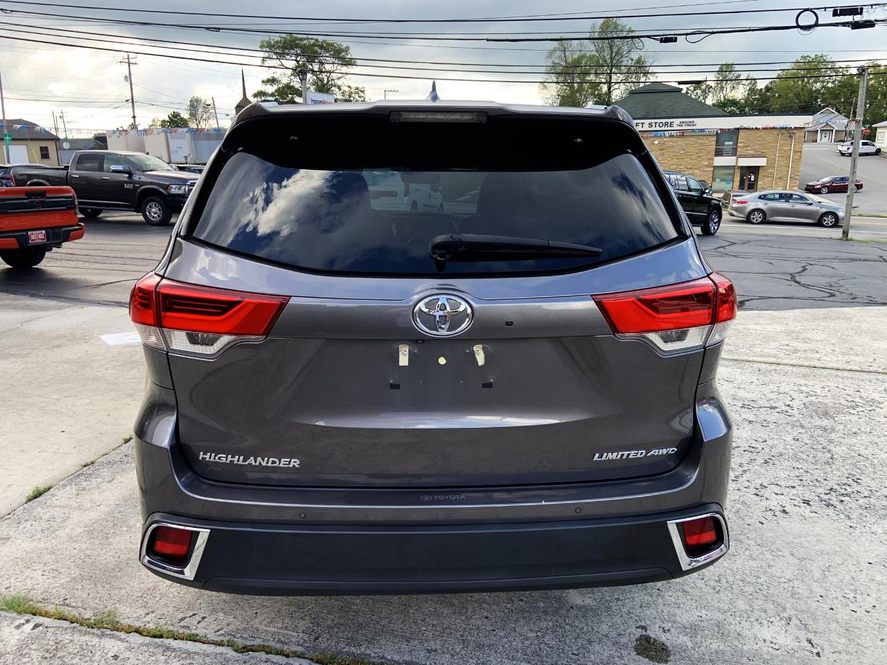 Toyota Highlander Limited V6 AWD (Natl) 2019