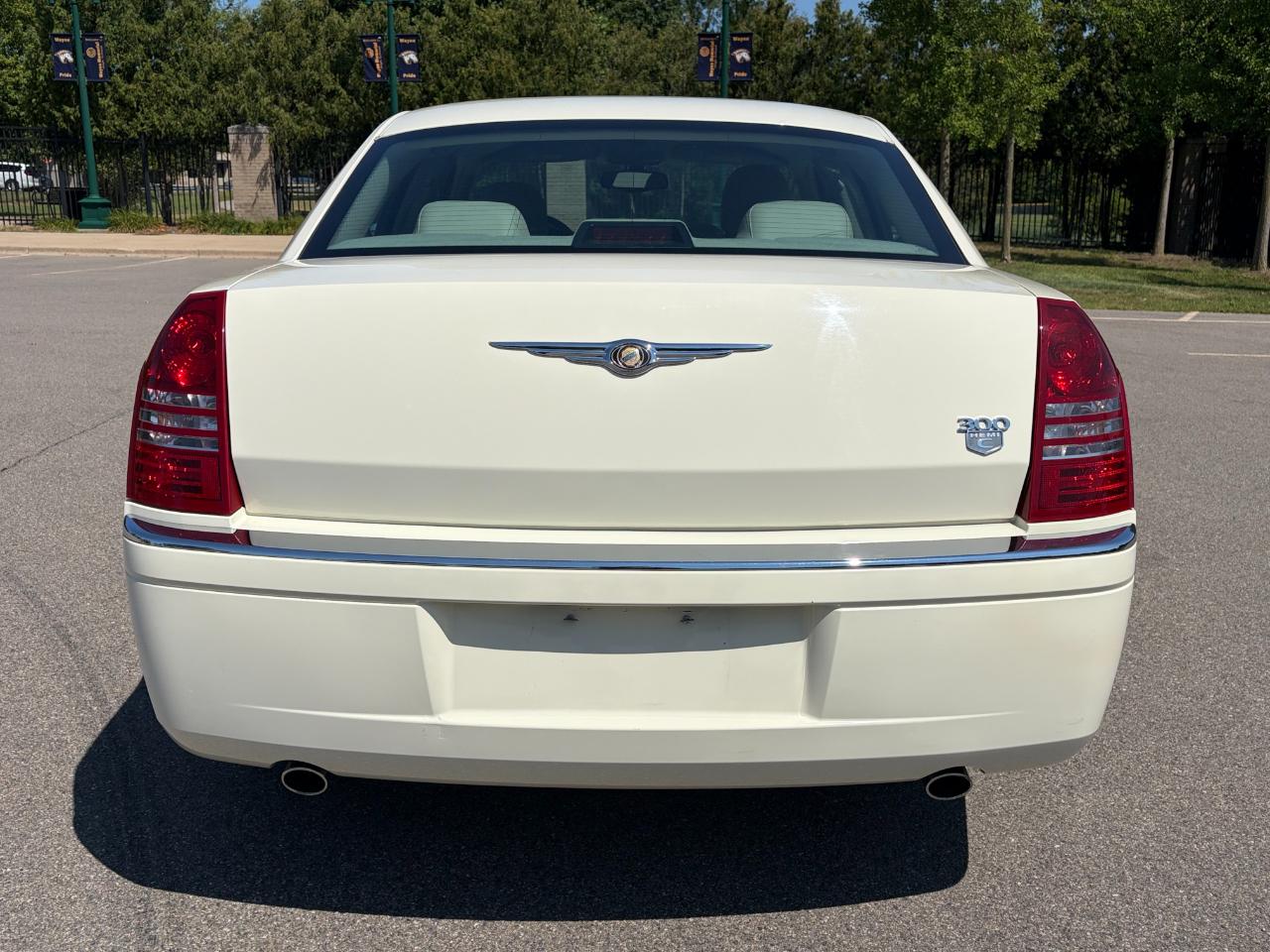 Chrysler 300  2005