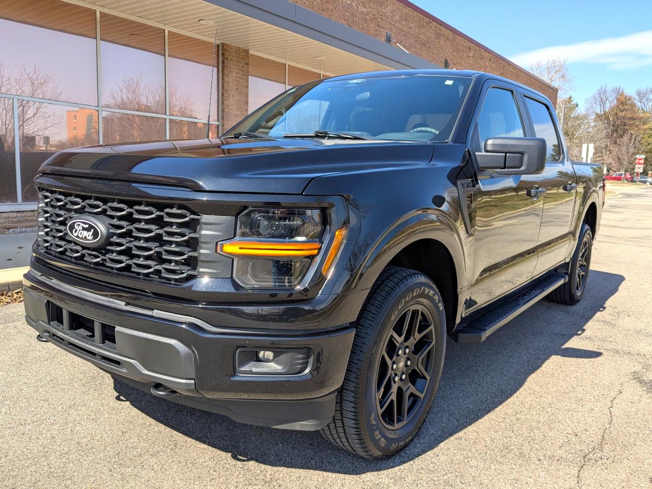 Ford F-150 STX 4WD SuperCrew 5.5' Box 2024