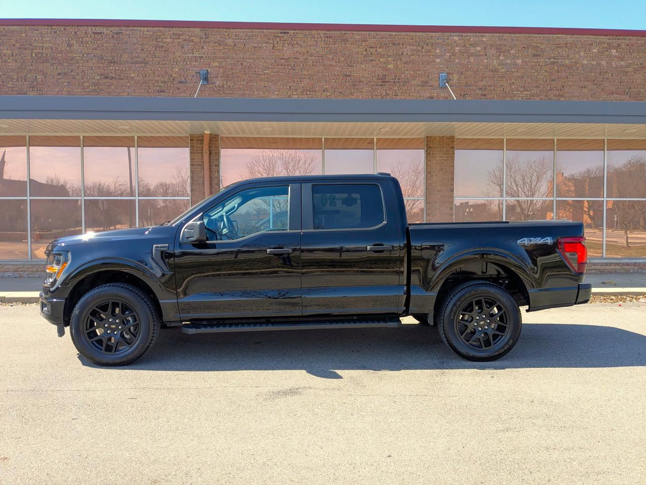 Ford F-150 STX 4WD SuperCrew 5.5' Box 2024