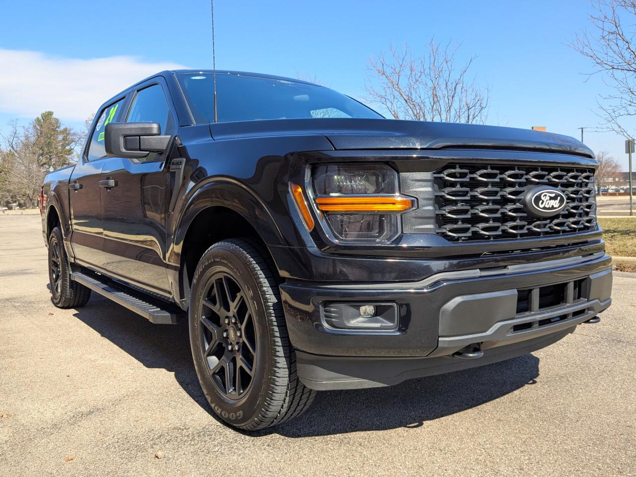 Ford F-150 STX 4WD SuperCrew 5.5' Box 2024