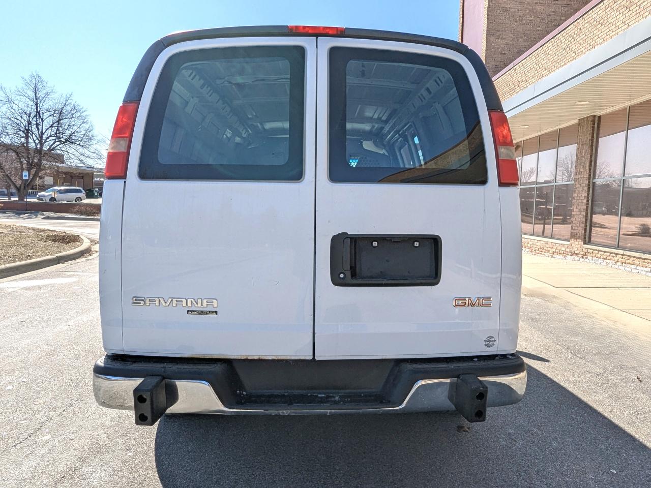 GMC Savana Cargo Van  2014