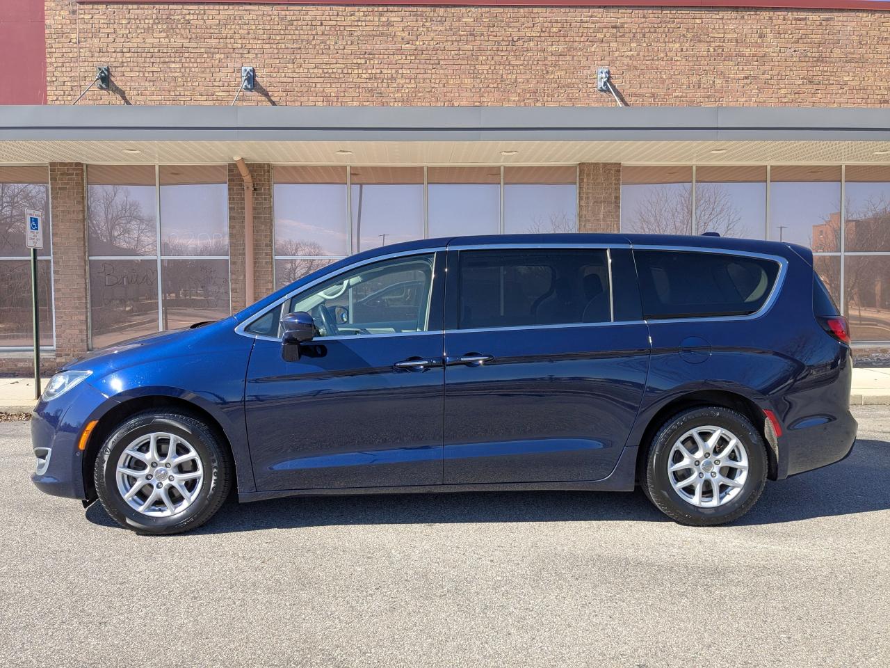 Chrysler Pacifica Touring FWD 2020