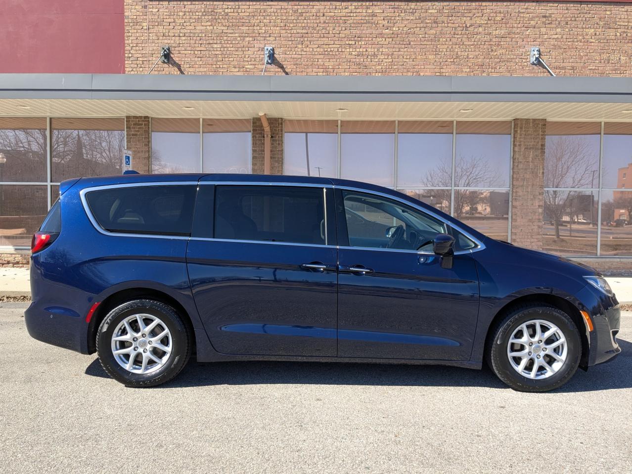 Chrysler Pacifica Touring FWD 2020