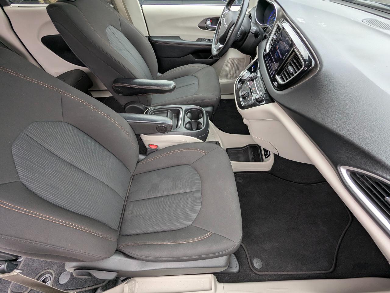 Chrysler Pacifica Touring FWD 2020