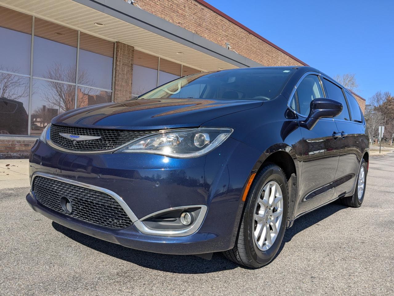 Chrysler Pacifica Touring FWD 2020
