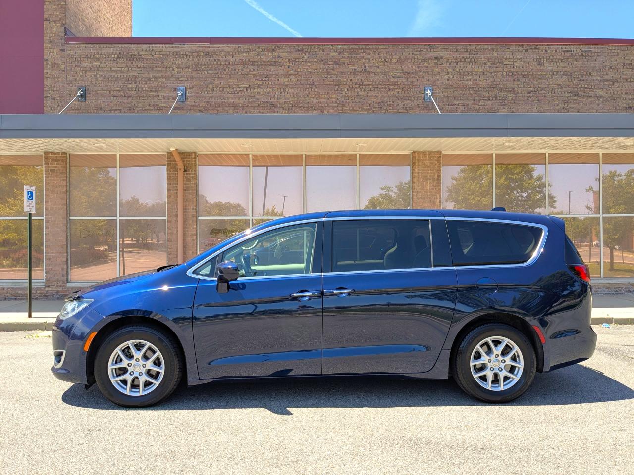 Chrysler Pacifica Touring FWD 2020