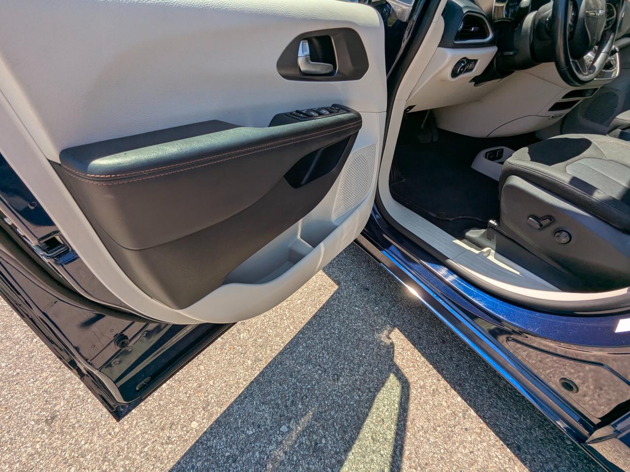 Chrysler Pacifica Touring FWD 2020