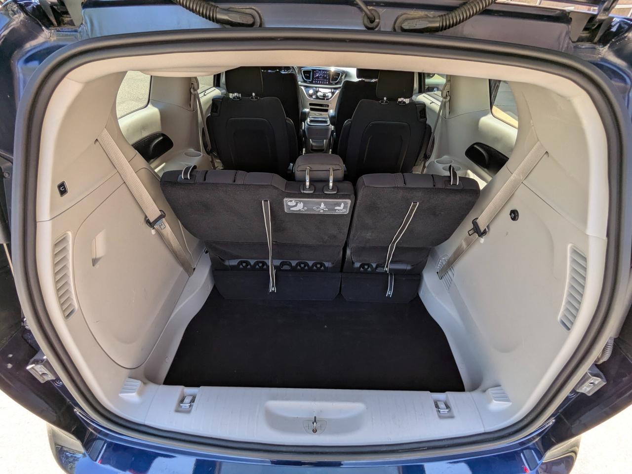 Chrysler Pacifica Touring FWD 2020