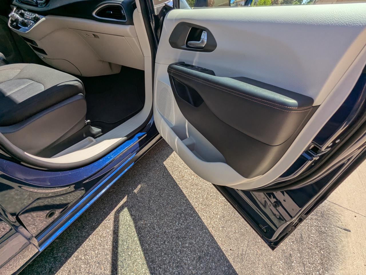 Chrysler Pacifica Touring FWD 2020