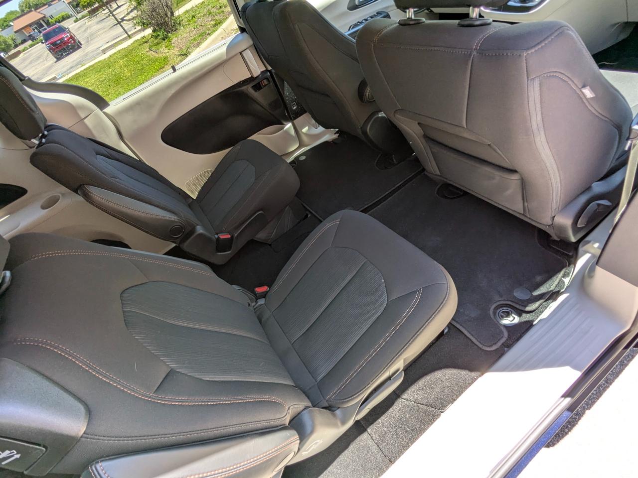 Chrysler Pacifica Touring FWD 2020