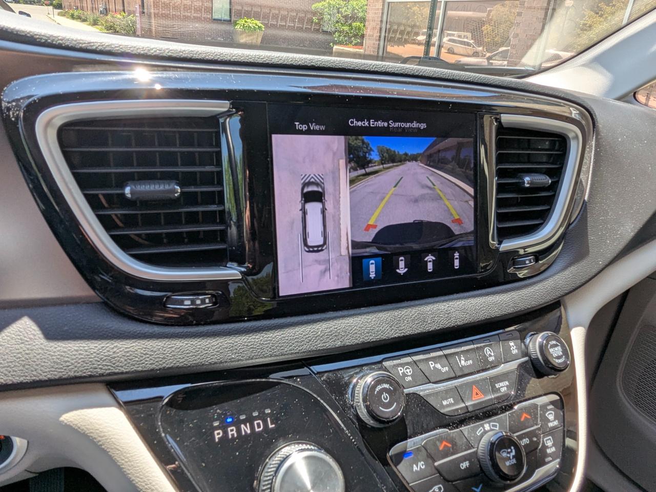 Chrysler Pacifica Touring FWD 2020