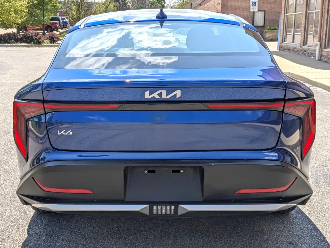 Kia K4 LXS FWD 2025