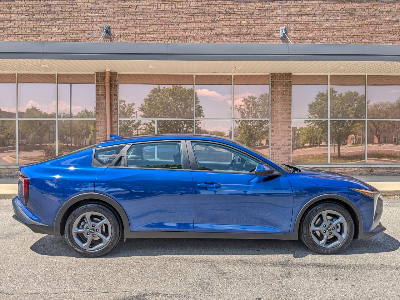 Kia K4 LXS FWD 2025