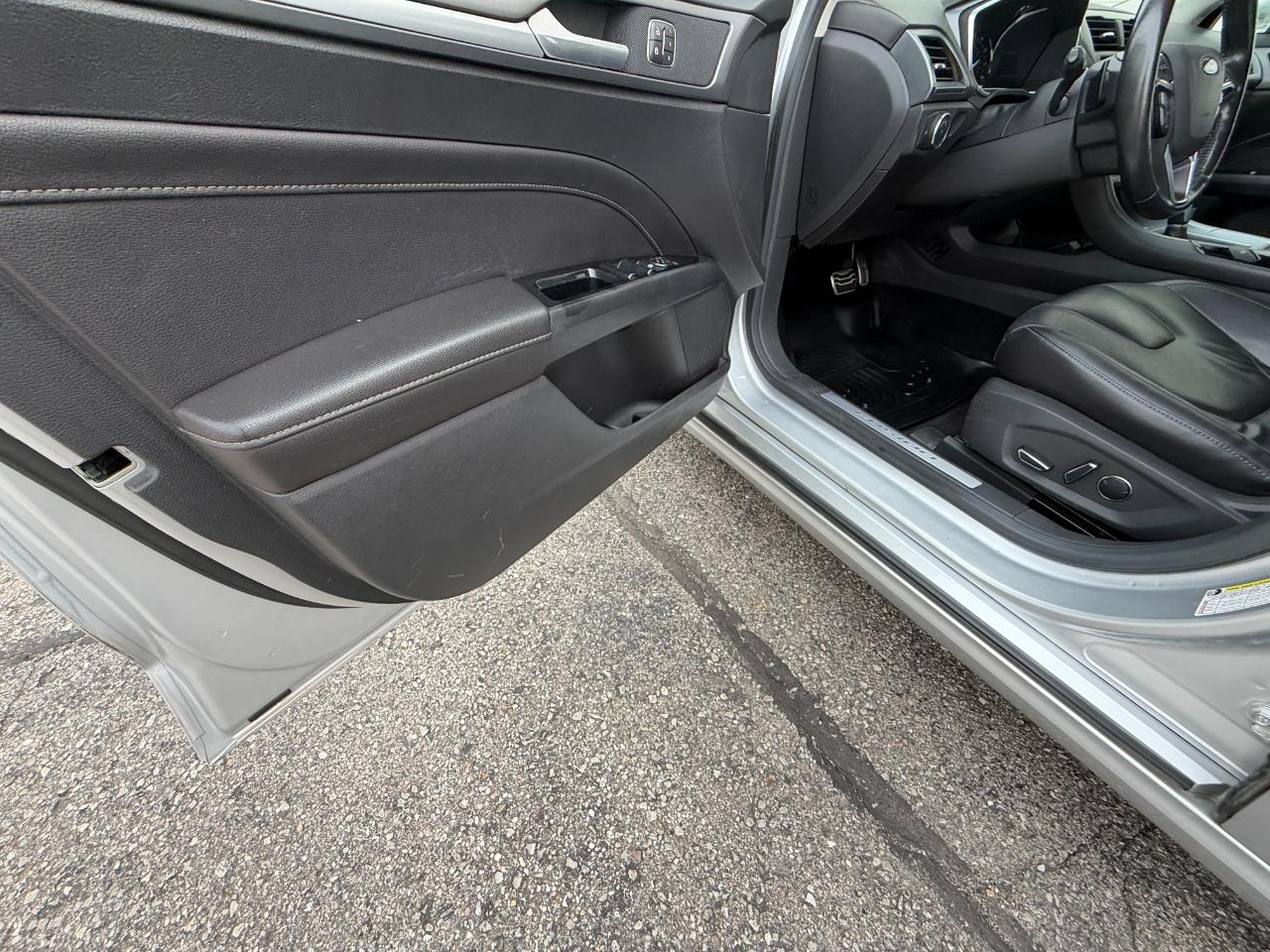 Ford Fusion 4dr Sdn Titanium AWD 2013