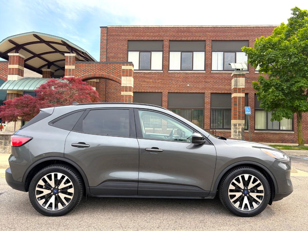 Ford Escape SE Sport Hybrid FWD 2020