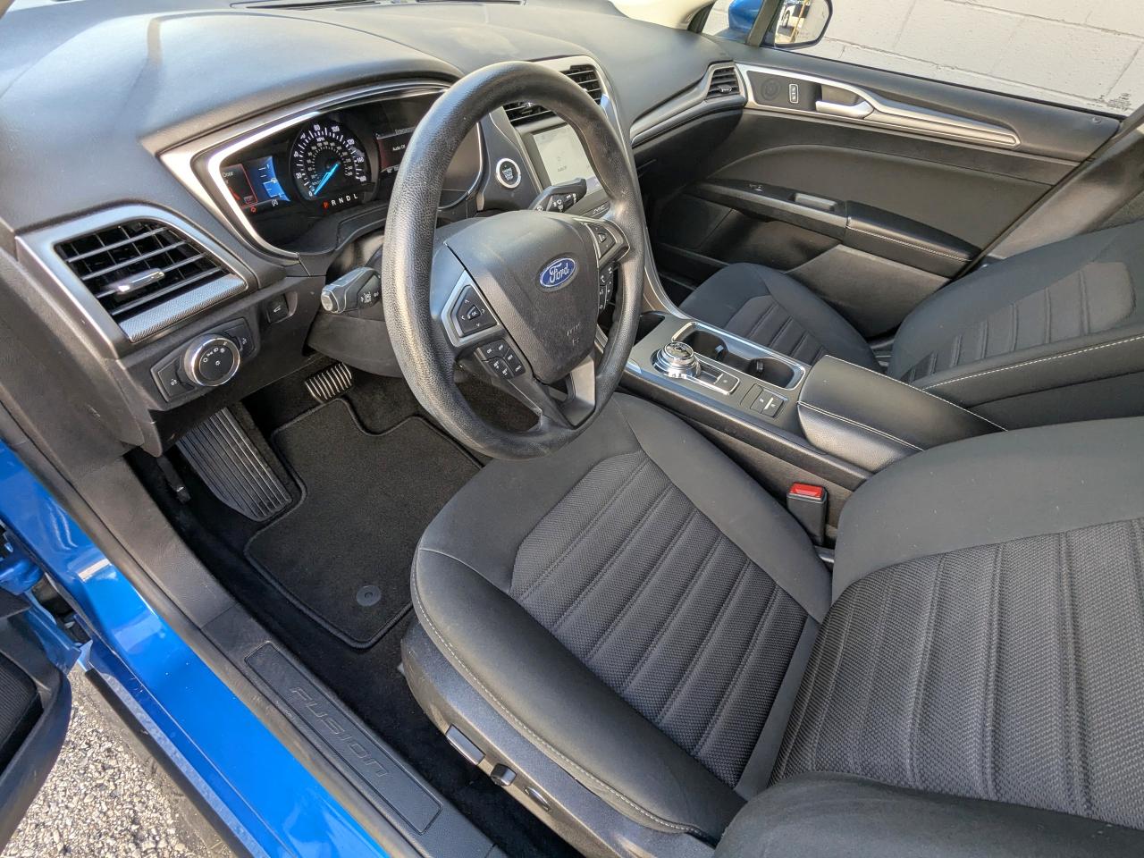 Ford Fusion SE FWD 2020