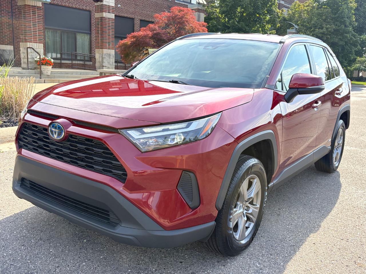 Toyota RAV4 Hybrid XLE AWD 2023