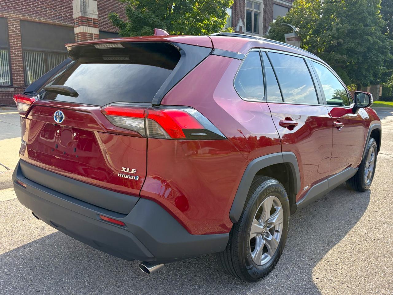 Toyota RAV4 Hybrid XLE AWD 2023