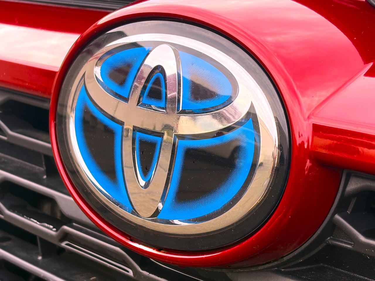 Toyota RAV4 Hybrid XLE AWD 2023