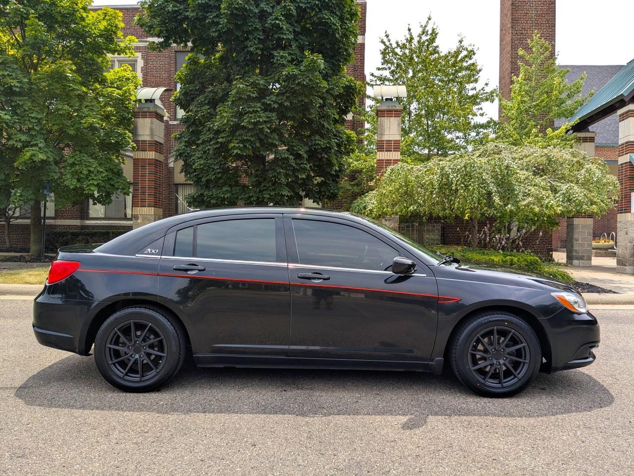 Chrysler 200 4dr Sdn LX 2014