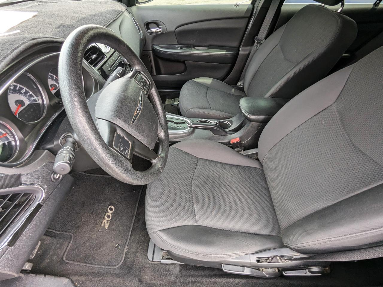 Chrysler 200 4dr Sdn LX 2014
